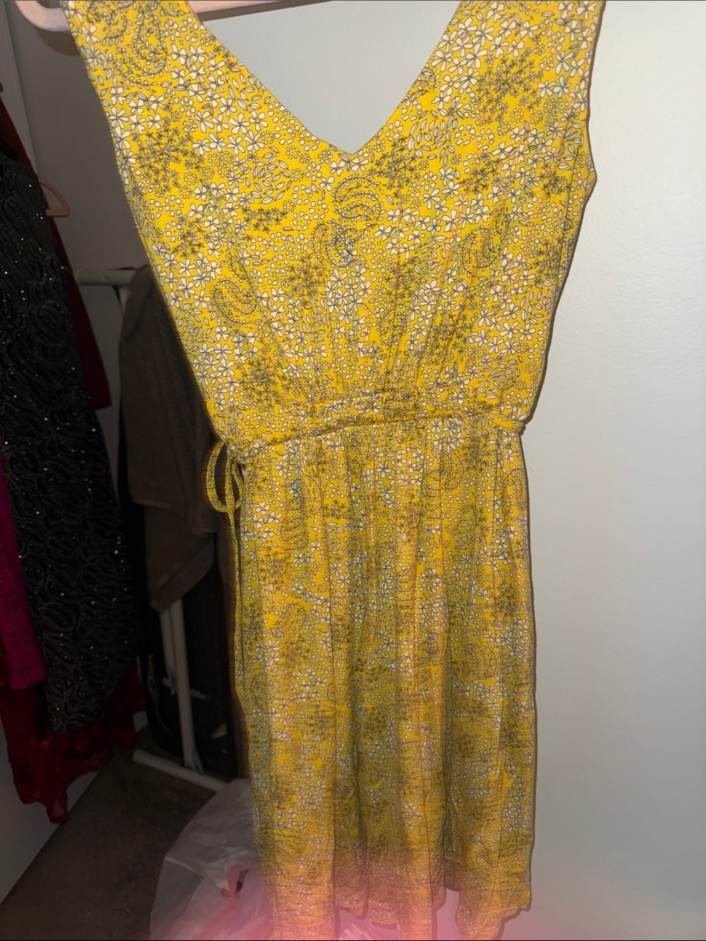 Cynthia Rowley Yellow Paisley Floral V-Neck Tie-Waist Midi Dress - Picture 4 of 5